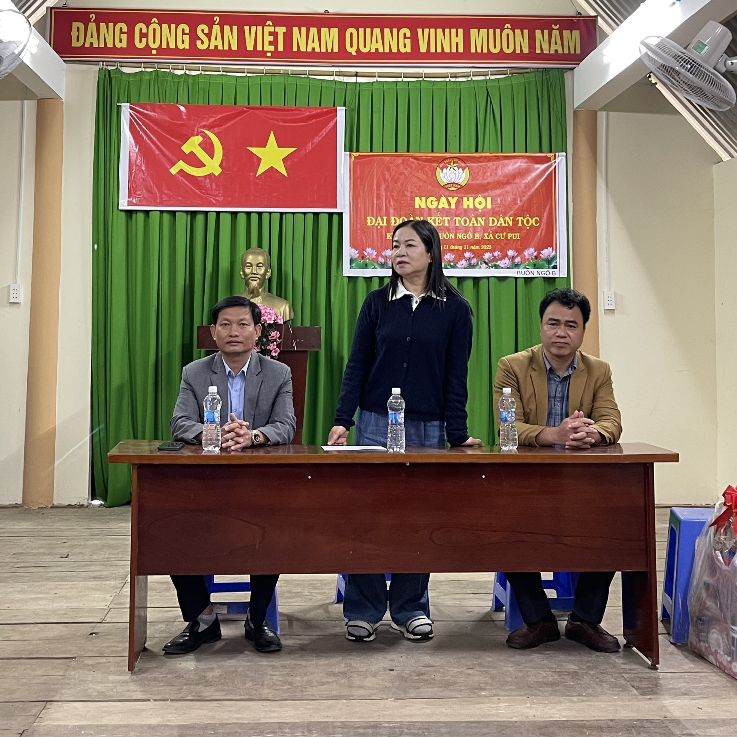 z7413110367474_00f0c6ede5a1426eb77e57c691a39bdd